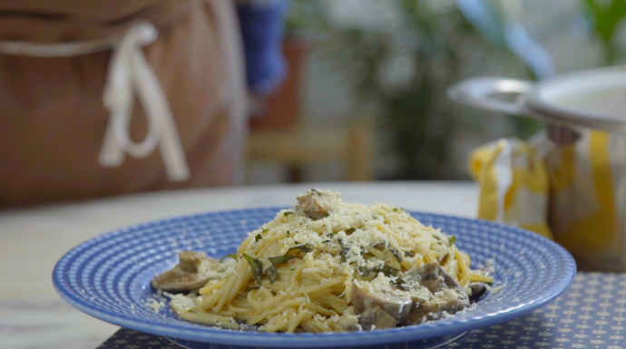 Macarrão Cremoso ao Pesto e Cogumelos