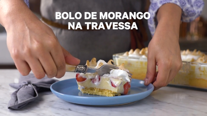 Bolo de Morango na Travessa